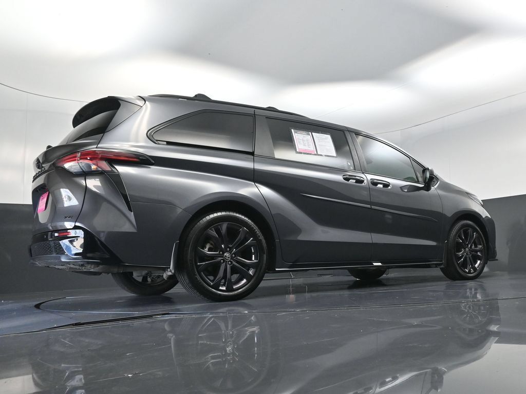 Used 2025 Toyota Sienna XSE w/ XSE Plus Package FWD image 20