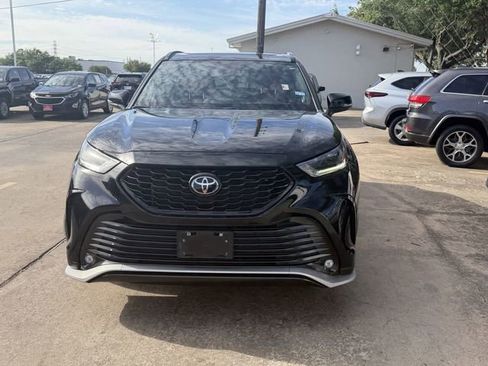 Used 2023 Toyota Highlander XSE image 2