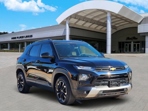 Used 2023 Chevrolet TrailBlazer LT w/ Convenience Package image 2