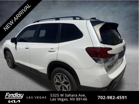 Used 2024 Subaru Forester Premium AWD/4WD image 3