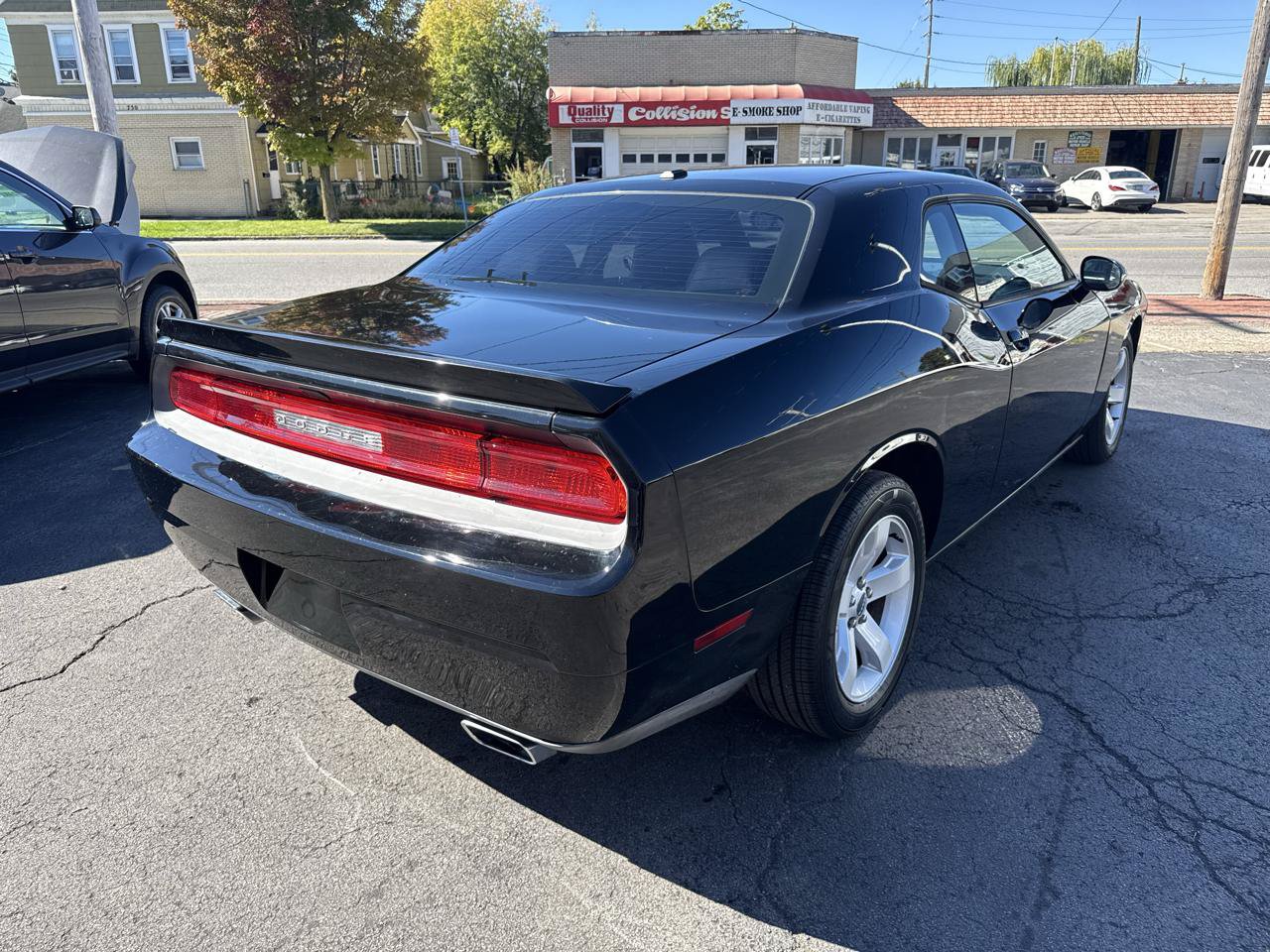 Used 2014 Dodge Challenger R/T RWD image 5