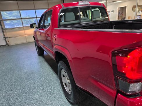 Used 2018 Toyota Tacoma SR w/ SR Convenience Package AWD/4WD image 10