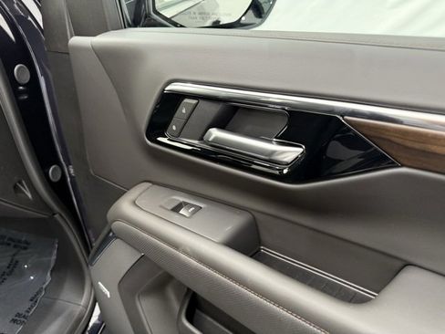 New 2025 Chevrolet Suburban High Country image 24