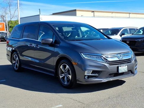 Certified 2019 Honda Odyssey Touring image 3