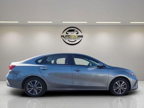 Used 2022 Kia Forte LXS image 8