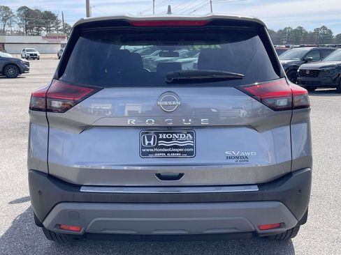 Used 2023 Nissan Rogue SV image 3