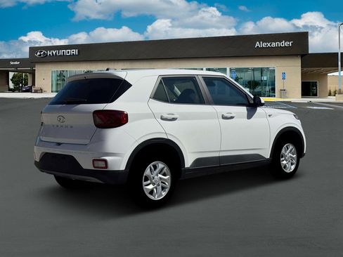 New 2026 Hyundai Venue SE image 8