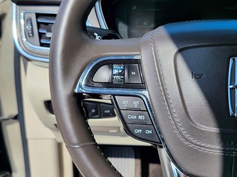 Used 2017 Lincoln Continental Select w/ Climate Package image 27