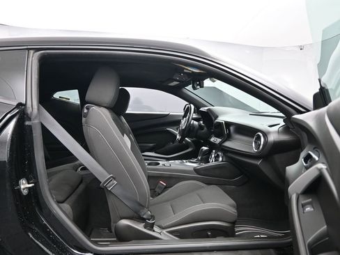 Used 2019 Chevrolet Camaro LT w/ Technology Package image 27