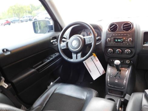 Used 2016 Jeep Patriot Sport w/ Power Value Group FWD image 3