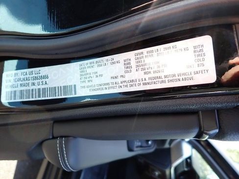 New 2025 Jeep Grand Cherokee L Laredo image 21