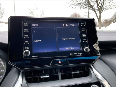 Used 2021 Toyota Venza XLE image 32