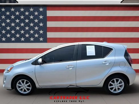 Used 2015 Toyota Prius C Four FWD image 3