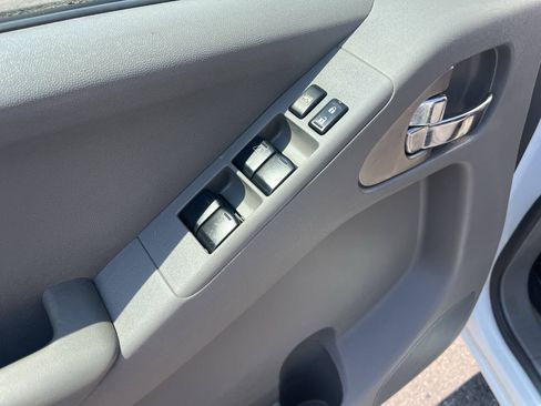 Used 2013 Nissan Frontier SV AWD/4WD image 16