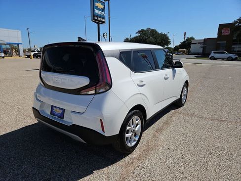 Used 2025 Kia Soul LX w/ LX Technology Package FWD image 8
