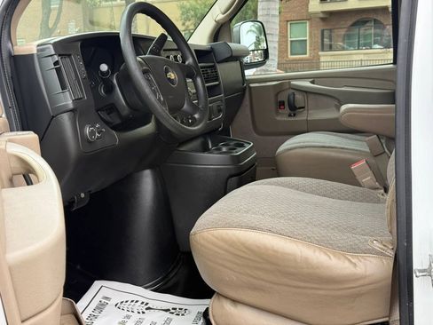 Used 2015 Chevrolet Express 2500 RWD image 16