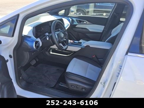 Used 2025 Chevrolet Equinox EV LT image 8