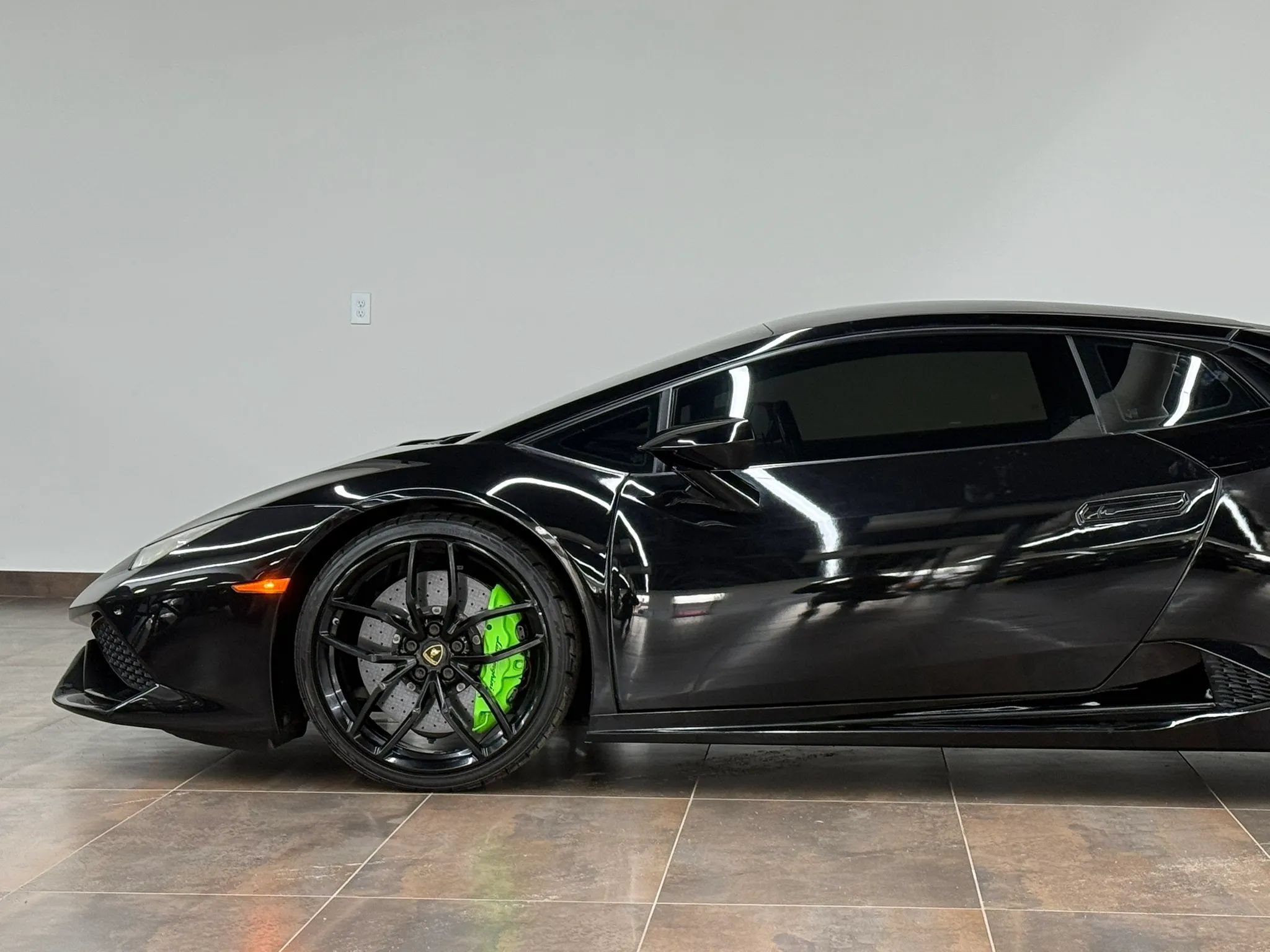 Used 2015 Lamborghini Huracan LP 610-4 AWD/4WD image 3