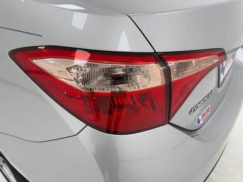 Used 2018 Toyota Corolla LE FWD image 36