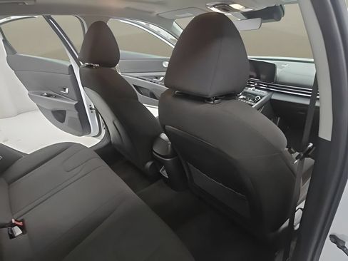Used 2025 Hyundai Elantra SEL FWD image 17