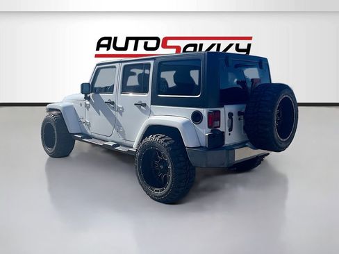 Used 2018 Jeep Wrangler Unlimited Sahara image 5