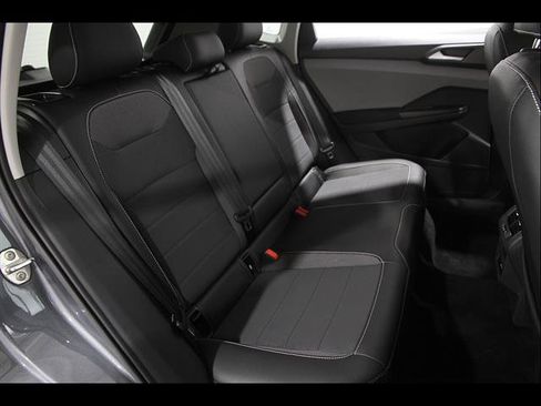 Used 2023 Volkswagen Taos SE w/ Panoramic Sunroof Package AWD/4WD image 18