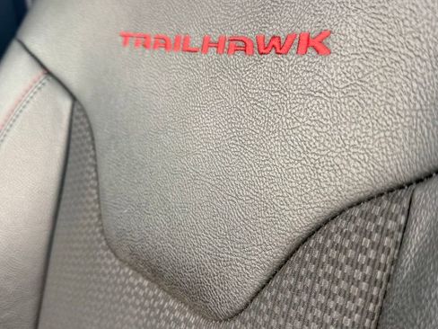 Used 2025 Jeep Compass Trailhawk AWD/4WD image 24