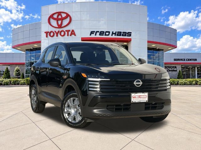 Used 2025 Nissan Kicks S FWD image 1