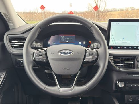 Used 2025 Ford Escape Platinum AWD/4WD image 30