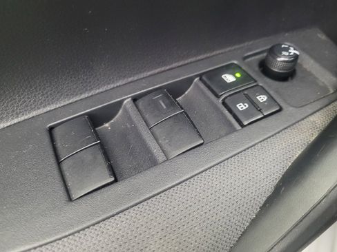 Used 2021 Toyota Corolla LE FWD image 27