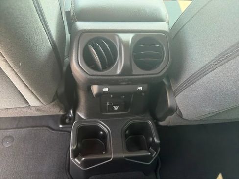 Used 2025 Jeep Wrangler Unlimited Sahara AWD/4WD image 13