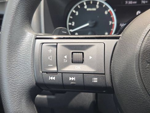 Used 2023 Nissan Rogue SV FWD image 21