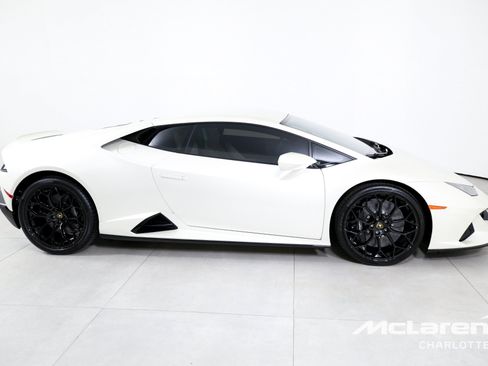 Used 2022 Lamborghini Huracan EVO AWD/4WD image 9