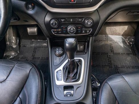 Used 2015 Jeep Cherokee Trailhawk w/ Comfort/Convenience Group image 23