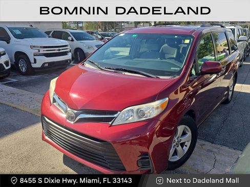 Used 2020 Toyota Sienna LE image 2