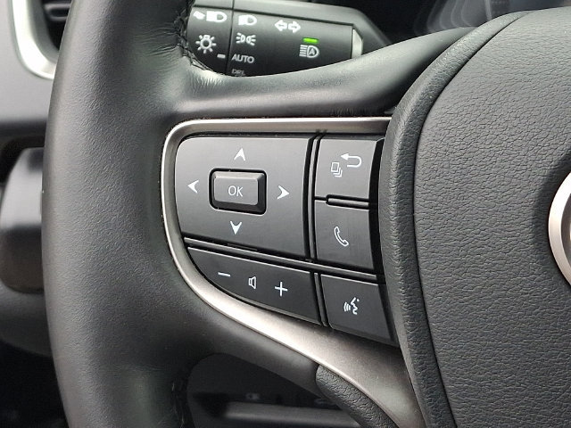 Used 2023 Lexus UX 250h AWD w/ Accessory Package (Z2) image 7