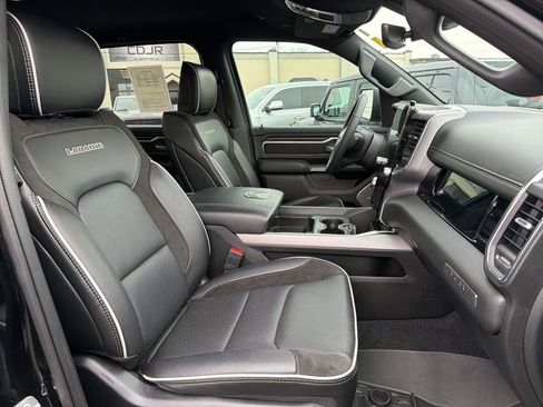 Used 2025 RAM 1500 Laramie w/ Night Edition image 28