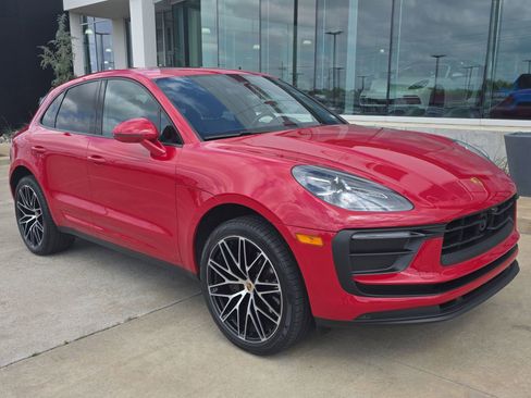 Certified 2022 Porsche Macan AWD/4WD image 9