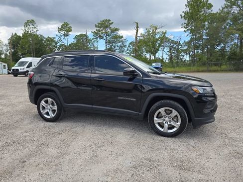 Used 2024 Jeep Compass Latitude AWD/4WD image 2