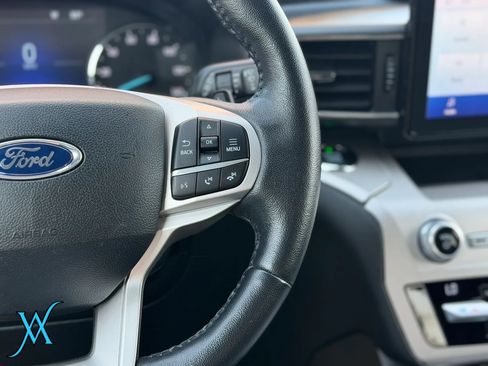 Used 2020 Ford Explorer XLT w/ Equipment Group 202A AWD/4WD image 33