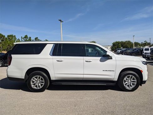 Used 2023 Chevrolet Suburban LT image 3
