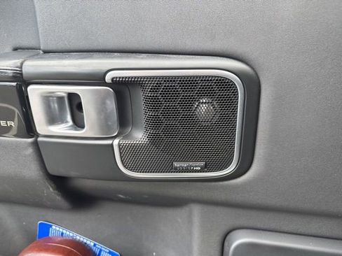 Used 2012 Land Rover Range Rover HSE image 10