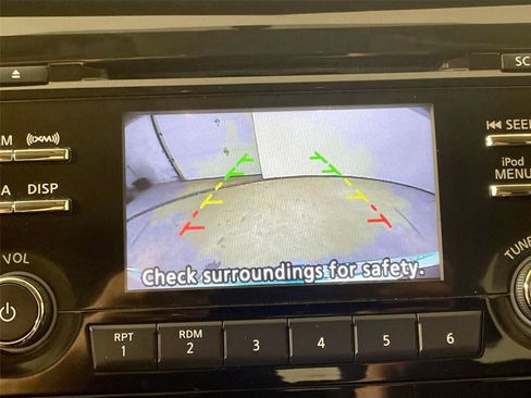 Used 2017 Nissan Rogue SV AWD/4WD image 6