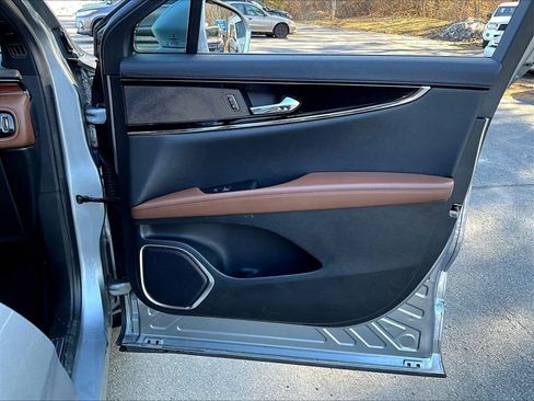 Used 2022 Lincoln Nautilus Reserve image 12