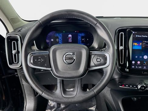 Used 2023 Volvo XC40 B4 Ultimate image 13