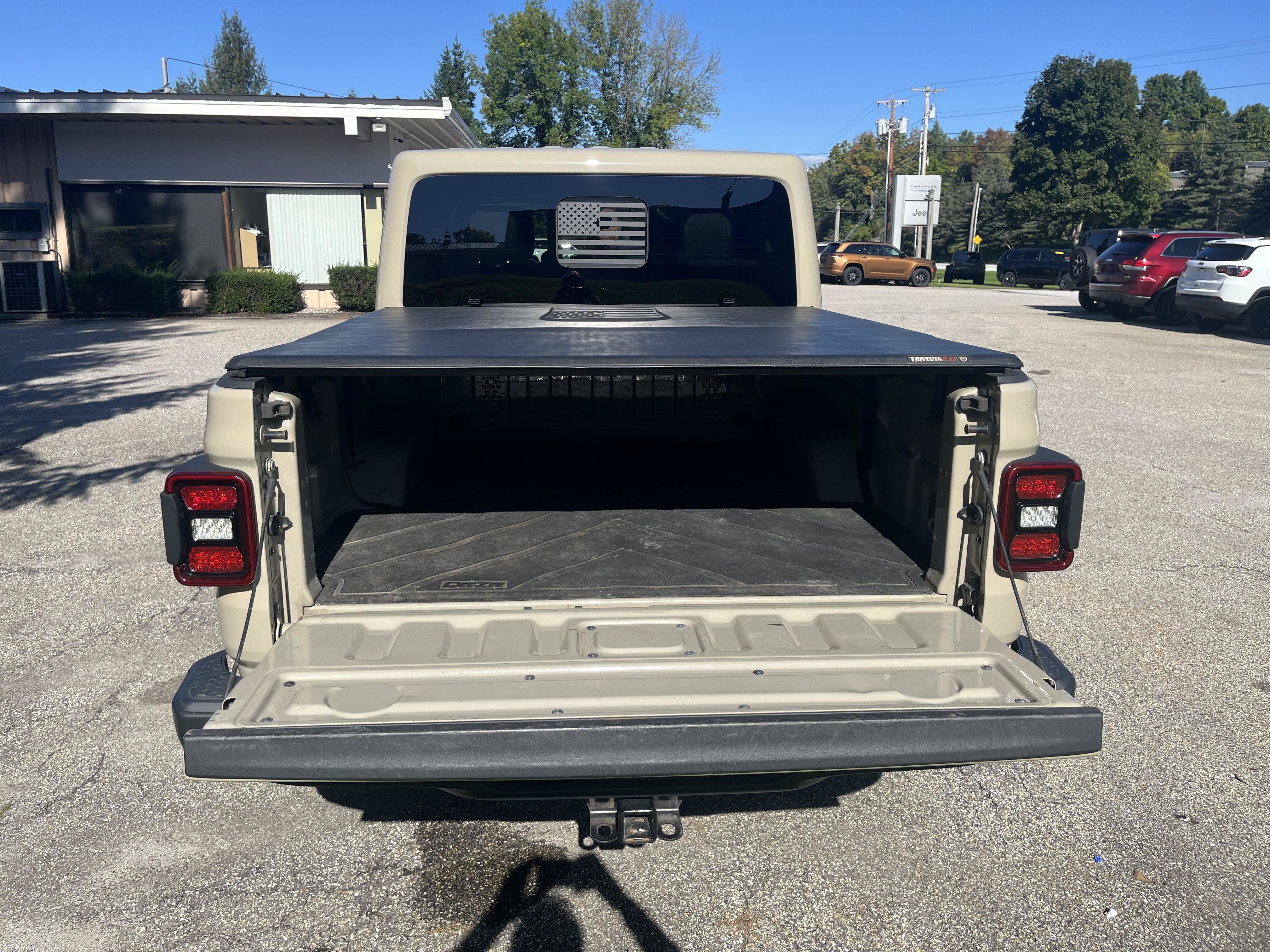 Certified 2022 Jeep Gladiator Overland w/ Popular Equipment Package AWD/4WD image 19
