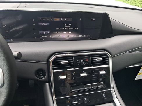 New 2025 Nissan Armada SV image 19