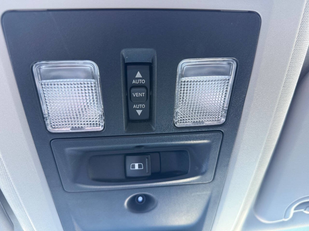 Used 2011 RAM 1500 Laramie RWD image 22