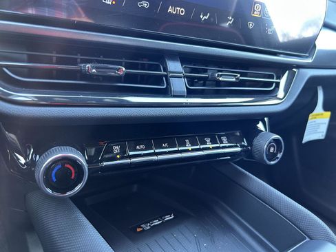 New 2026 Chevrolet Equinox EV RS image 20