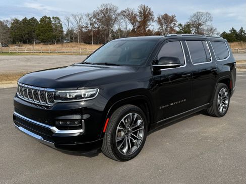 Used 2022 Jeep Grand Wagoneer Series III w/ Rear Seat Video Group 1 image 2